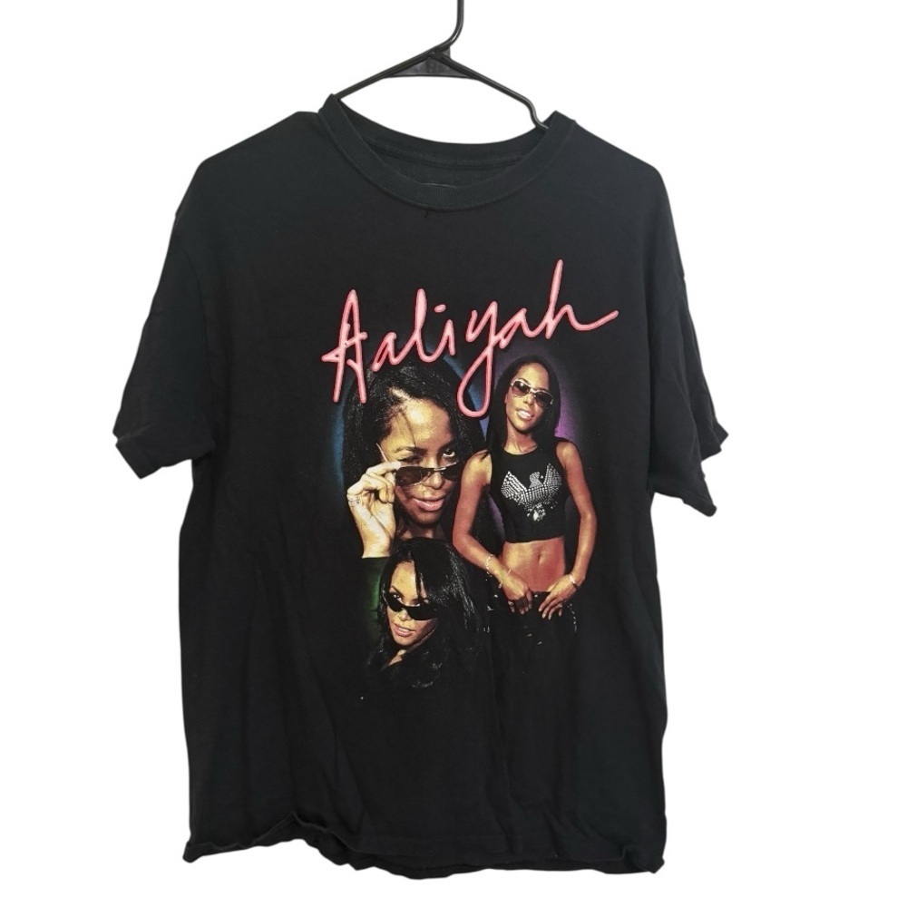 Aaliyah Goodie Two Sleeves Vintage Y2K Medium Graphic Tee
